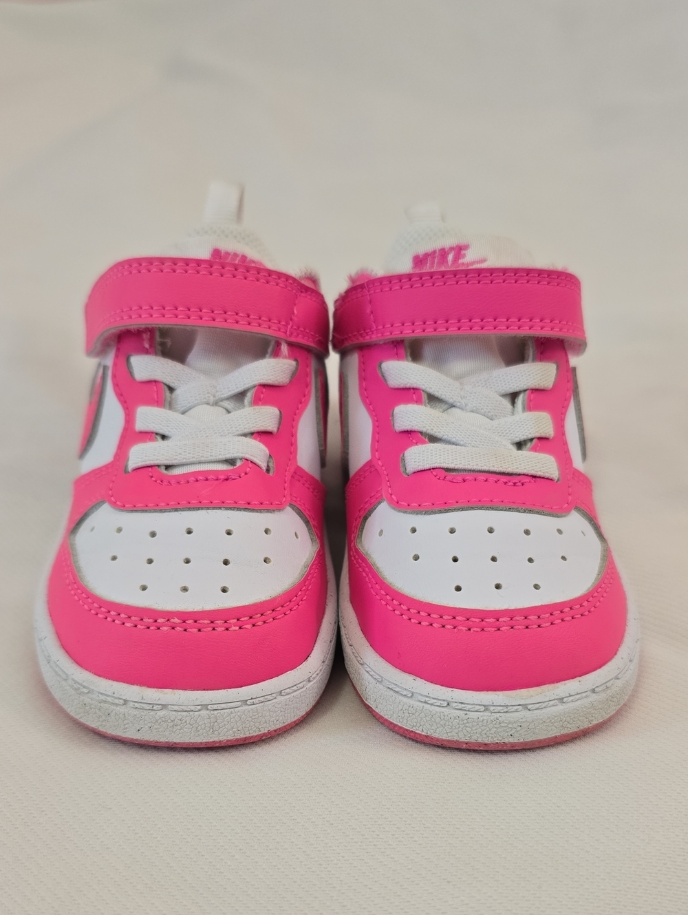 Nike Girl Shoes Size: 7C - Picture 3 of 17